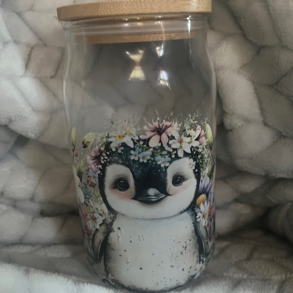 16 ounces glass tumbler decorated with penguin